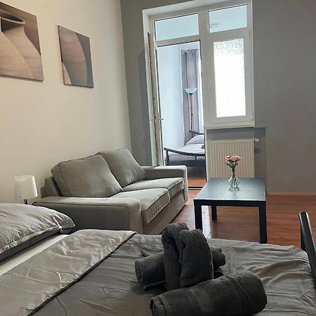 1St Plaza Apartment Bratislava Extérieur photo