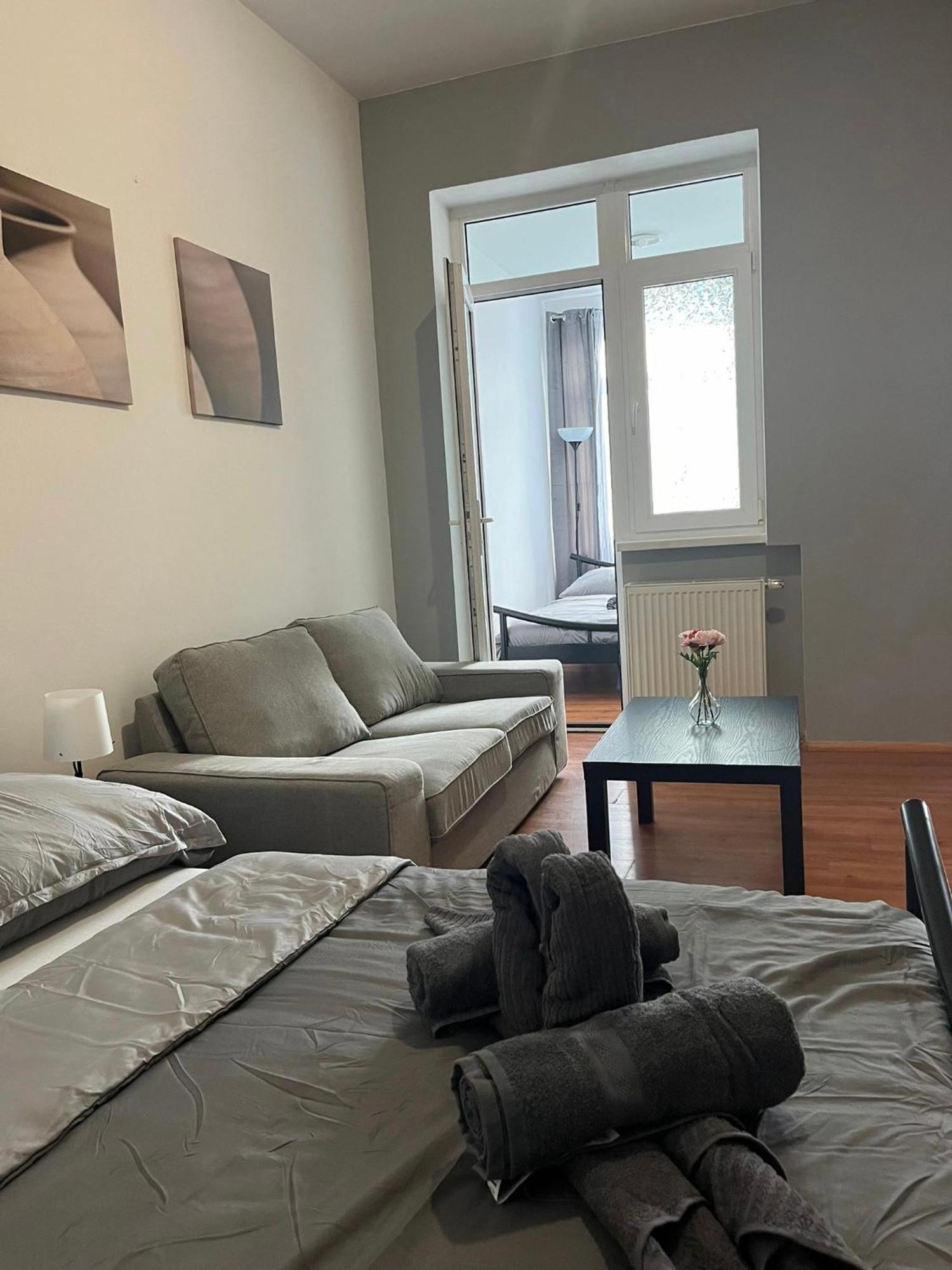 1St Plaza Apartment Bratislava Extérieur photo